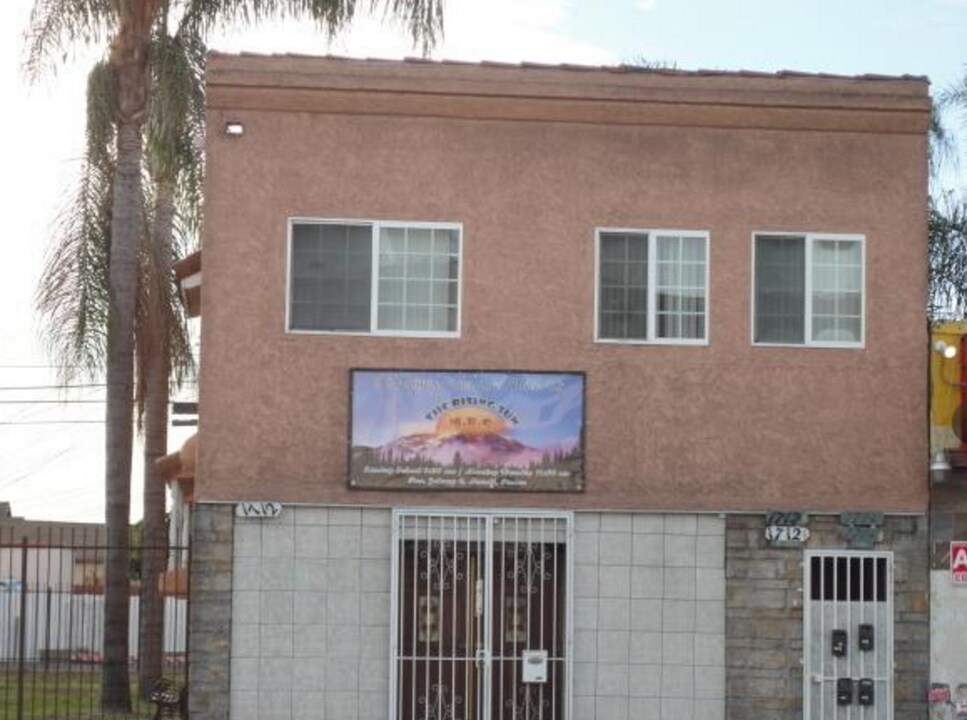 1714 W Florence Ave in Los Angeles, CA - Building Photo