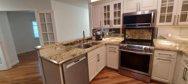 4967 SW 32nd Ave in Fort Lauderdale, FL - Foto de edificio - Building Photo