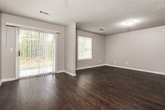 6346 Hickory Ln Cir in Union City, GA - Building Photo - Building Photo