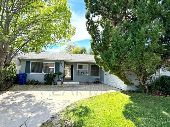 24006 Archwood St in Los Angeles, CA - Building Photo - Building Photo