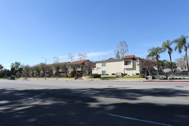 Villa Del Sol Apartments in Chatsworth, CA - Foto de edificio - Building Photo