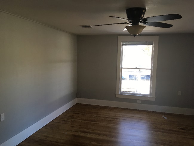 216 E 2nd St in Weatherford, TX - Building Photo - Building Photo