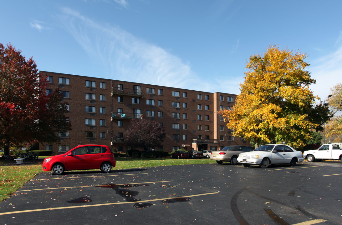 Connelly Manor in Sharon, PA - Building Photo