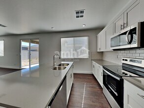 17145 W Golden Ln in Waddell, AZ - Building Photo - Building Photo
