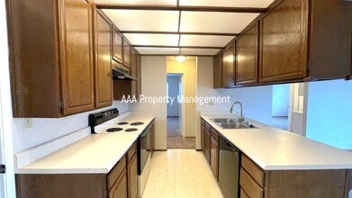 170 Donegal Way in Martinez, CA - Building Photo - Building Photo