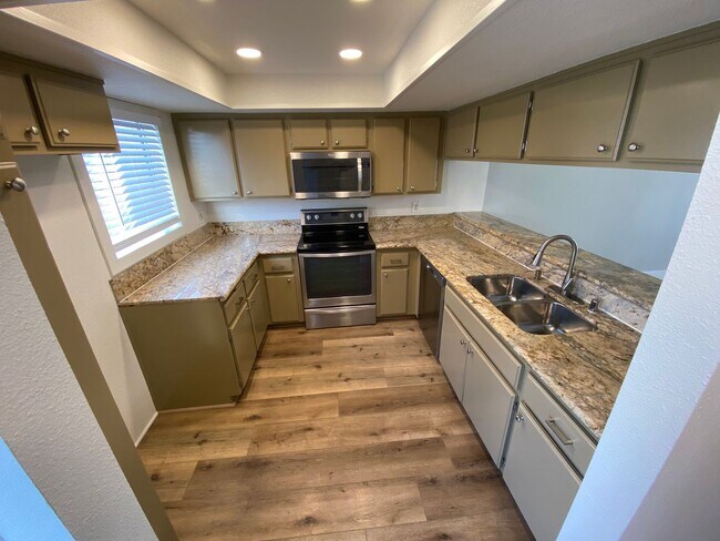 505 W 5th St in Long Beach, CA - Building Photo - Building Photo
