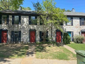 2002 Reaches Pl SW in Huntsville, AL - Building Photo