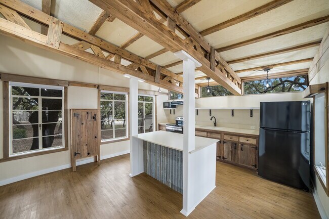 19827 FM 306, Unit Lakeside Lodging Unit C in Canyon Lake, TX - Building Photo - Building Photo