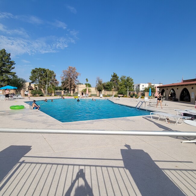 2150 E Ellis Dr in Tempe, AZ - Building Photo - Building Photo