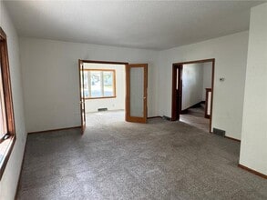 908 11th Ave in Clarkfield, MN - Building Photo - Building Photo