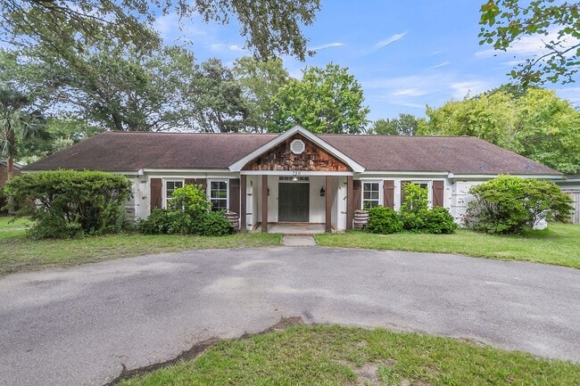 property at 756 Wakendaw Blvd