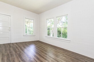 706 Shull St in West Columbia, SC - Building Photo - Building Photo