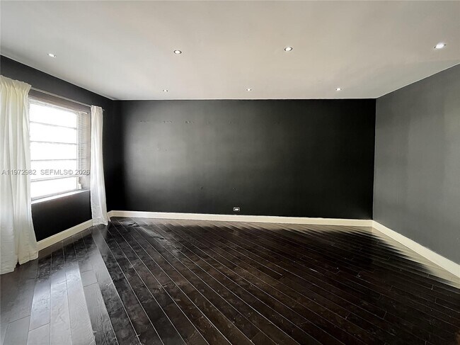 742 12th St in Miami Beach, FL - Building Photo - Building Photo