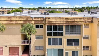 8345 Sunrise Lakes Blvd in Sunrise, FL - Building Photo - Building Photo