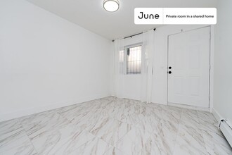 Private bedroom in 3 bed/1 bath Home in New York, NY - Building Photo - Building Photo