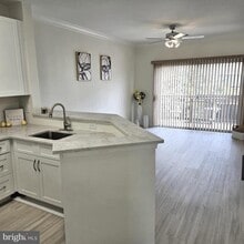 21801 Flanders Ct in Ashburn, VA - Foto de edificio - Building Photo