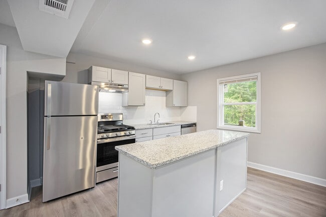 Palisades Apartments in Kansas City, MO - Building Photo - Building Photo