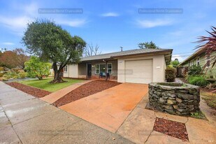 2132 Geary Dr in Santa Rosa, CA - Building Photo