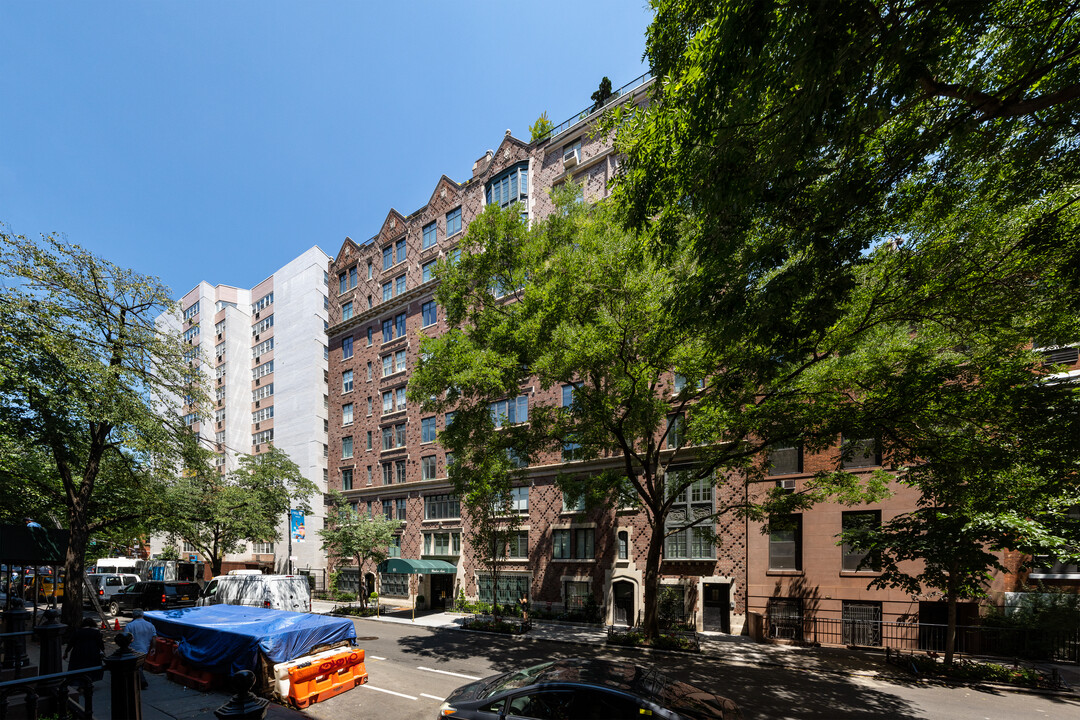 Windsor Arms in New York, NY - Foto de edificio