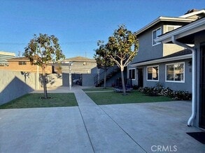 17132 Emerald Ln, Unit D in Huntington Beach, CA - Building Photo - Building Photo