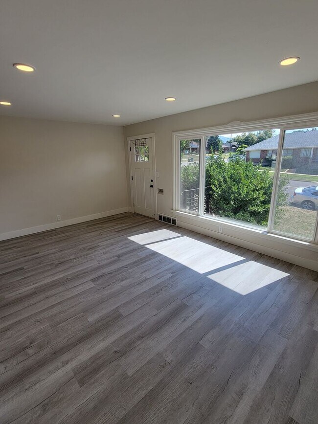 2885 Jackson Ave in Ogden, UT - Building Photo - Building Photo