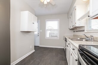 1045 Ross Ave in Hamilton, OH - Building Photo - Building Photo