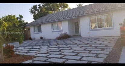 17230 SW 93rd Ave in Palmetto Bay, FL - Building Photo - Building Photo