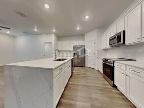 6650 Atlantic Bch Ave in Wesley Chapel, FL - Foto de edificio - Building Photo