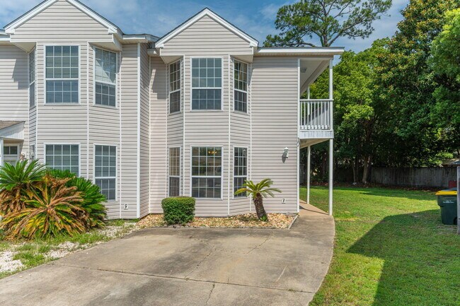 17 Chatelaine Cir SE in Fort Walton Beach, FL - Building Photo - Building Photo