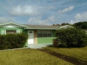2951 NW 208th Terrace in Miami Gardens, FL - Building Photo - Building Photo