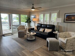 871 Southwest Dr in Davidson, NC - Foto de edificio - Building Photo