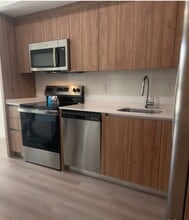 478 NW 153rd St, Unit A1 in Miami, FL - Foto de edificio - Building Photo