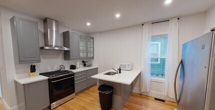 19 Sudan St, Unit 1 in Boston, MA - Foto de edificio - Building Photo