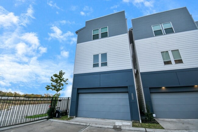 property at 1905 Maury St