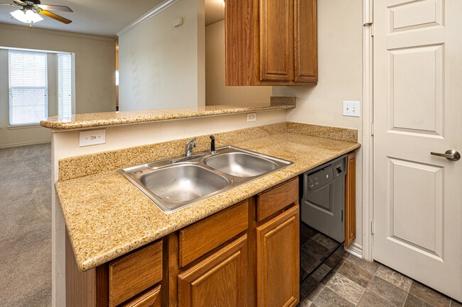 Reserve at Squirrel Run in New Iberia, LA - Foto de edificio - Interior Photo