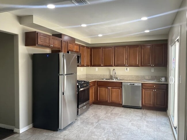 9234 Kewen Ave in Los Angeles, CA - Building Photo - Building Photo