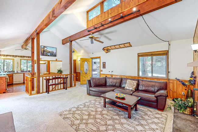 1051 Lausanne Dr in Crestline, CA - Building Photo - Building Photo