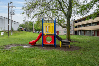 Courtyard Apartments in Emporia, KS - Building Photo - Building Photo