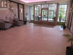 2325 Central Park Dr in Oakville, ON - Building Photo - Building Photo