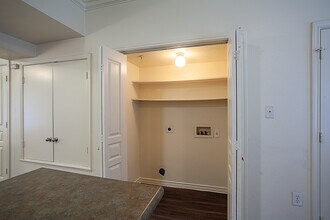 Regent 1 Apartments in Beaumont, TX - Foto de edificio - Building Photo