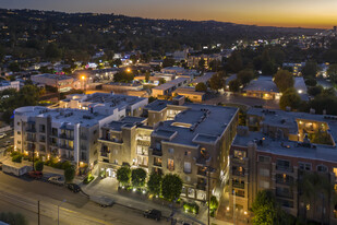 Mark Twain in Sherman Oaks, CA - Foto de edificio - Building Photo