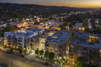 Mark Twain in Sherman Oaks, CA - Building Photo - Building Photo