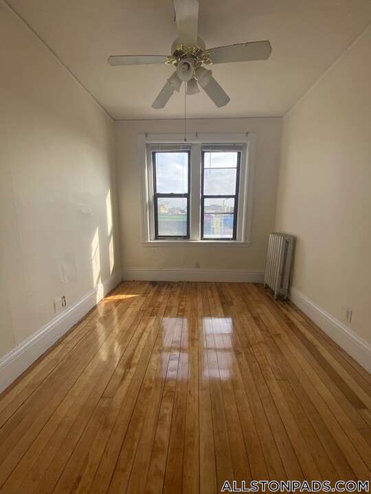 437 Cambridge St in Boston, MA - Building Photo