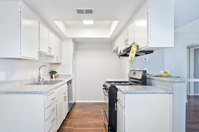 Harris Place Apartments in Ontario, CA - Foto de edificio - Interior Photo