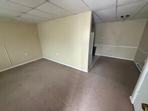 405 Hillis St, Unit Apt A in Youngwood, PA - Building Photo - Building Photo