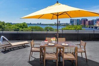 145 Pinckney St, Unit 102 in Boston, MA - Building Photo - Building Photo