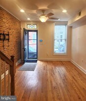 432 E Clement St in Baltimore, MD - Building Photo