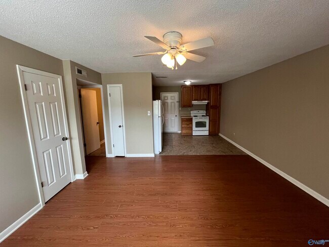 611 Adelle St SW in Hartselle, AL - Building Photo - Building Photo