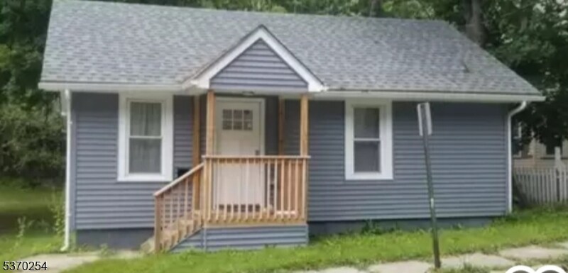 13 New Hampshire St in Newton, NJ - Building Photo