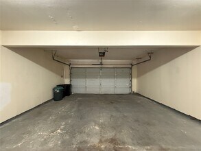 1629 S Kirkwood Rd in Houston, TX - Building Photo - Building Photo